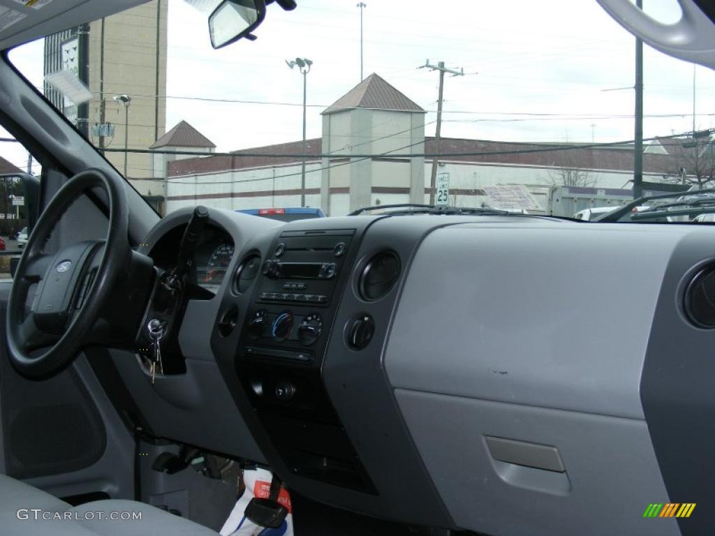 2004 F150 XL SuperCab - Dark Shadow Grey Metallic / Medium/Dark Flint photo #23