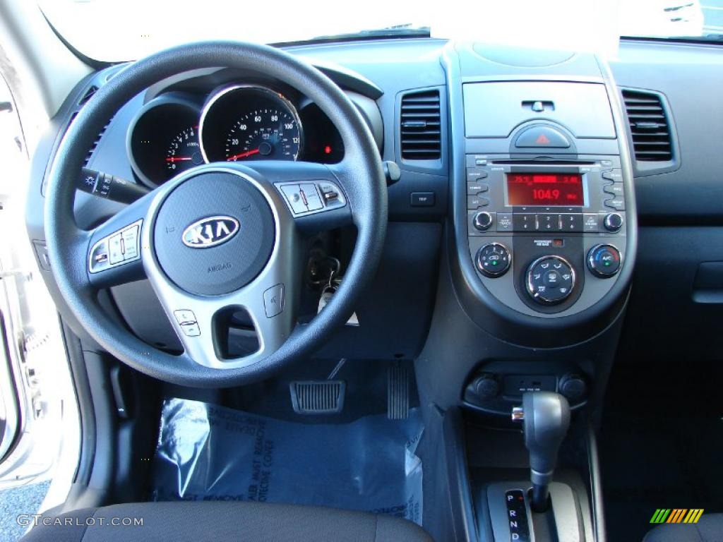 2010 Kia Soul + Black Soul Logo Cloth Dashboard Photo #46650629
