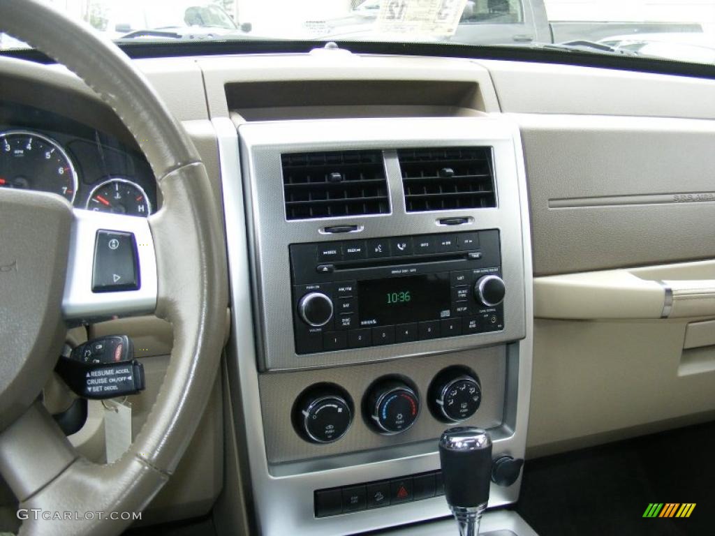 2009 Jeep Liberty Limited 4x4 Controls Photo #46651103