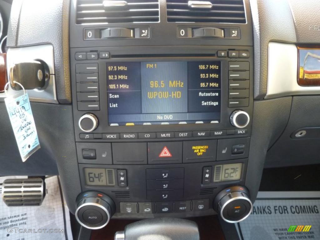 2005 Volkswagen Touareg V8 Controls Photo #46651298