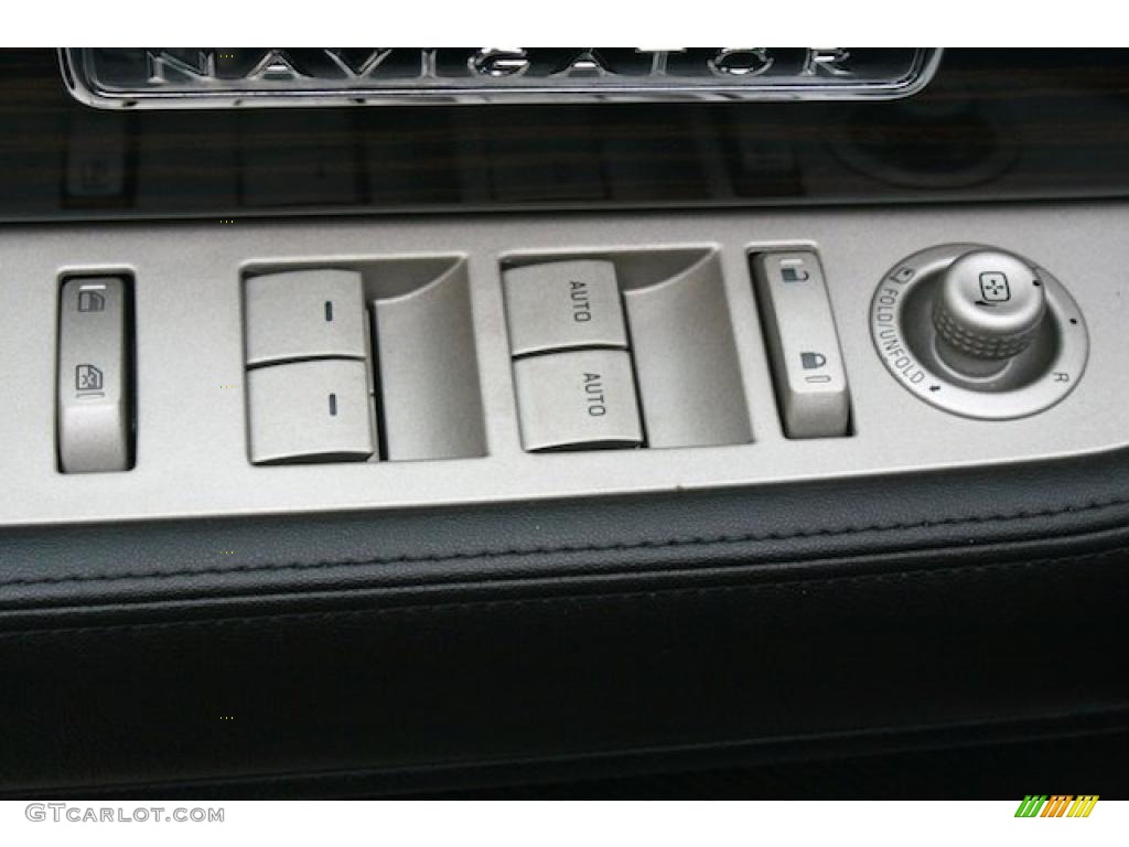 2007 Lincoln Navigator Ultimate Controls Photo #46652813