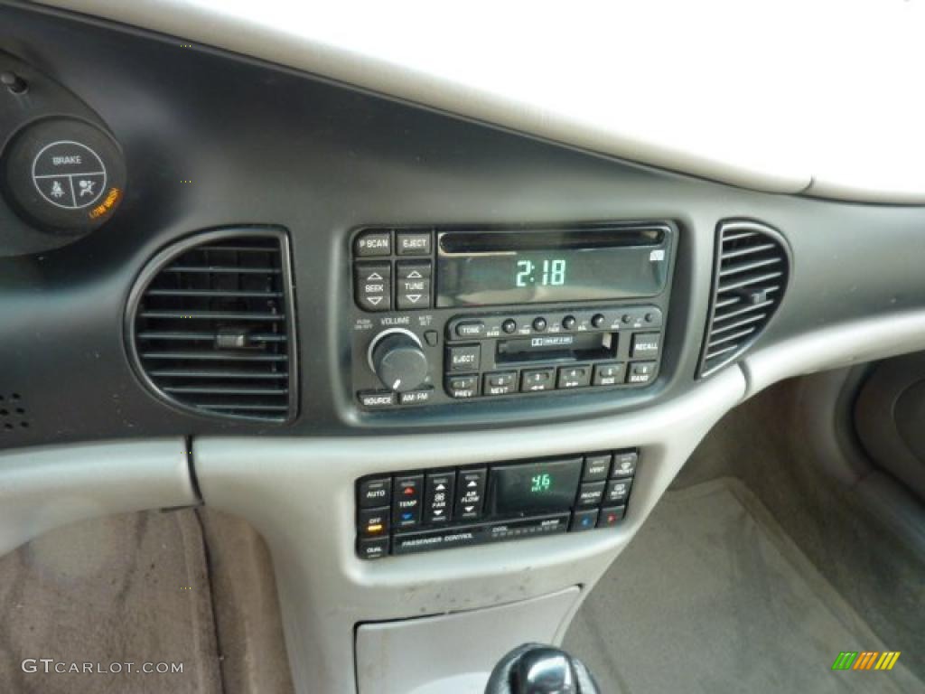 2003 Buick Regal GS Controls Photo #46655363