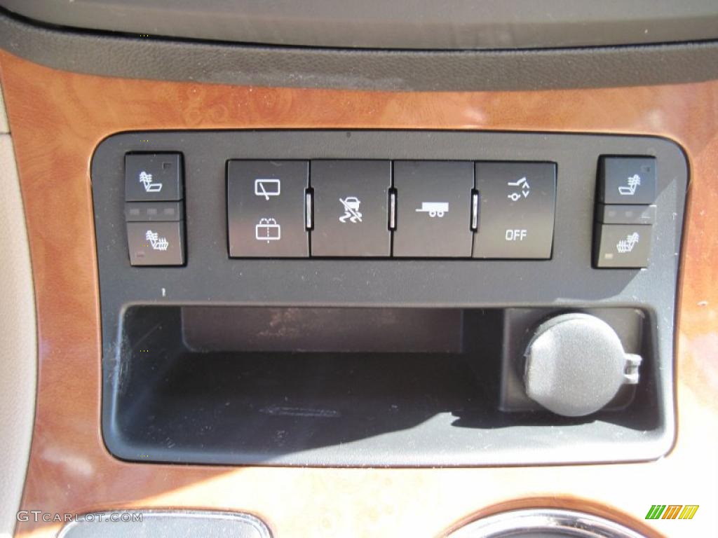 2009 Saturn Outlook XR Controls Photo #46656059