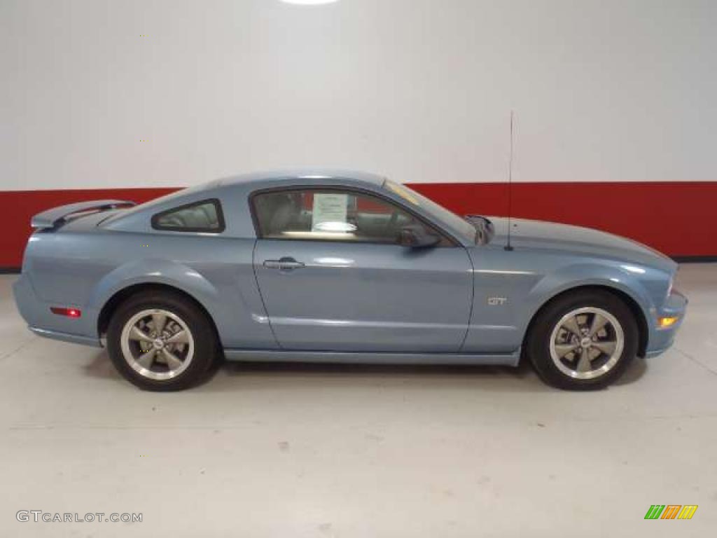 2005 Mustang GT Deluxe Coupe - Windveil Blue Metallic / Medium Parchment photo #3