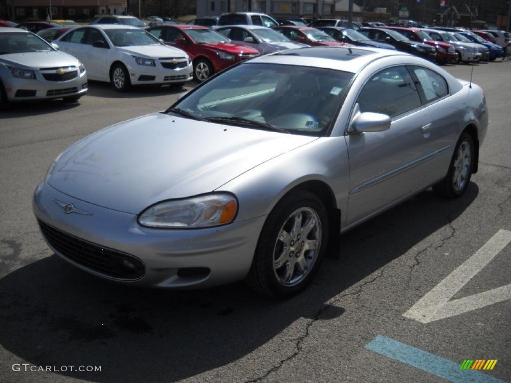2001 Sebring LXi Coupe - Ice Silver Pearlcoat / Black/Light Gray photo #7