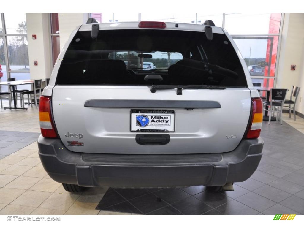 2004 Grand Cherokee Laredo - Bright Silver Metallic / Dark Slate Gray photo #6