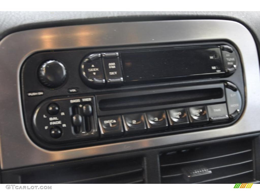 2004 Jeep Grand Cherokee Laredo Controls Photo #46658567