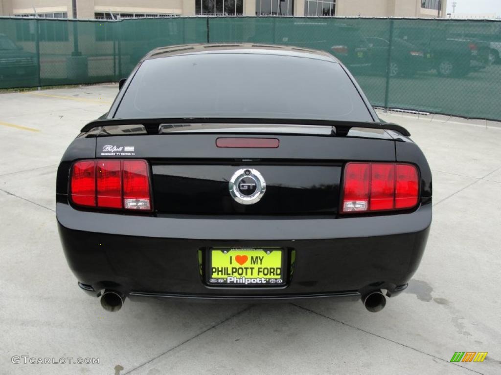 2005 Mustang GT Premium Coupe - Black / Dark Charcoal photo #4