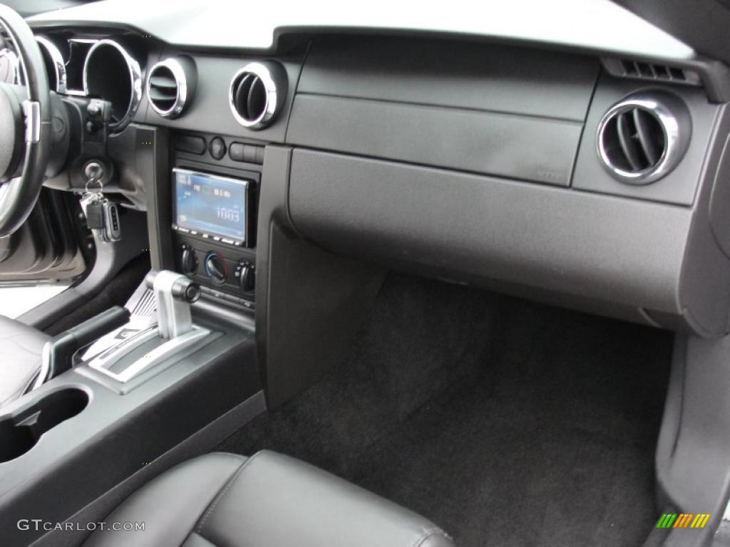 2005 Mustang GT Premium Coupe - Black / Dark Charcoal photo #22