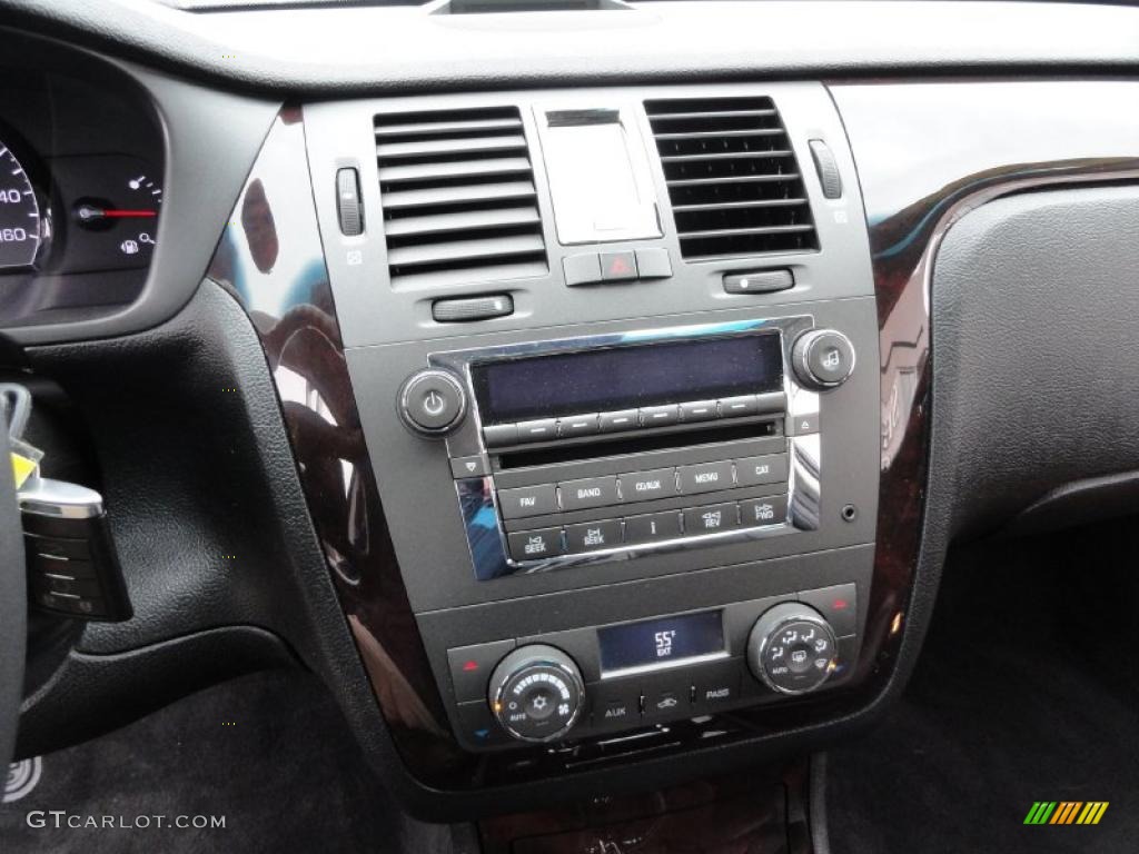 2009 Cadillac DTS Standard DTS Model Controls Photo #46661033
