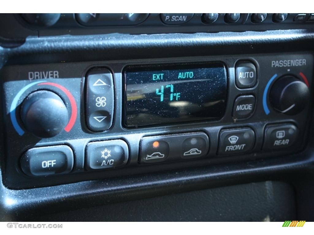 2002 Chevrolet Corvette Coupe Controls Photo #46662242