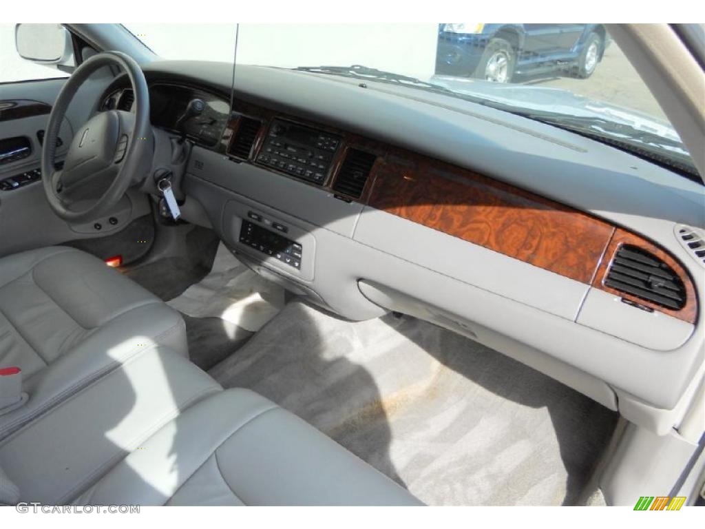 1999 Lincoln Town Car Executive Light Graphite Dashboard Photo #46663950