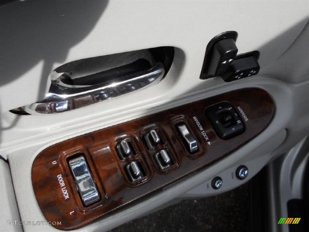 1999 Lincoln Town Car Executive Controls Photo #46664054