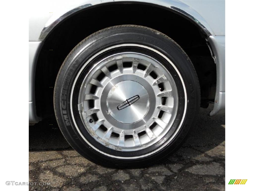 1999 Lincoln Town Car Executive Wheel Photo #46664171