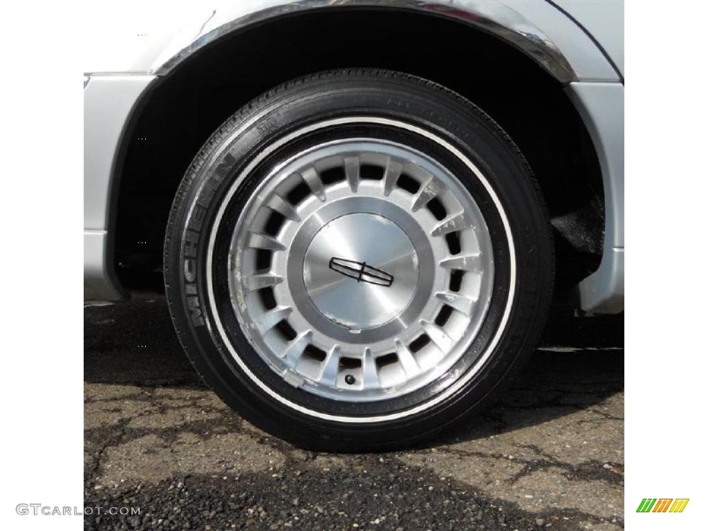 1999 Lincoln Town Car Executive Wheel Photo #46664201