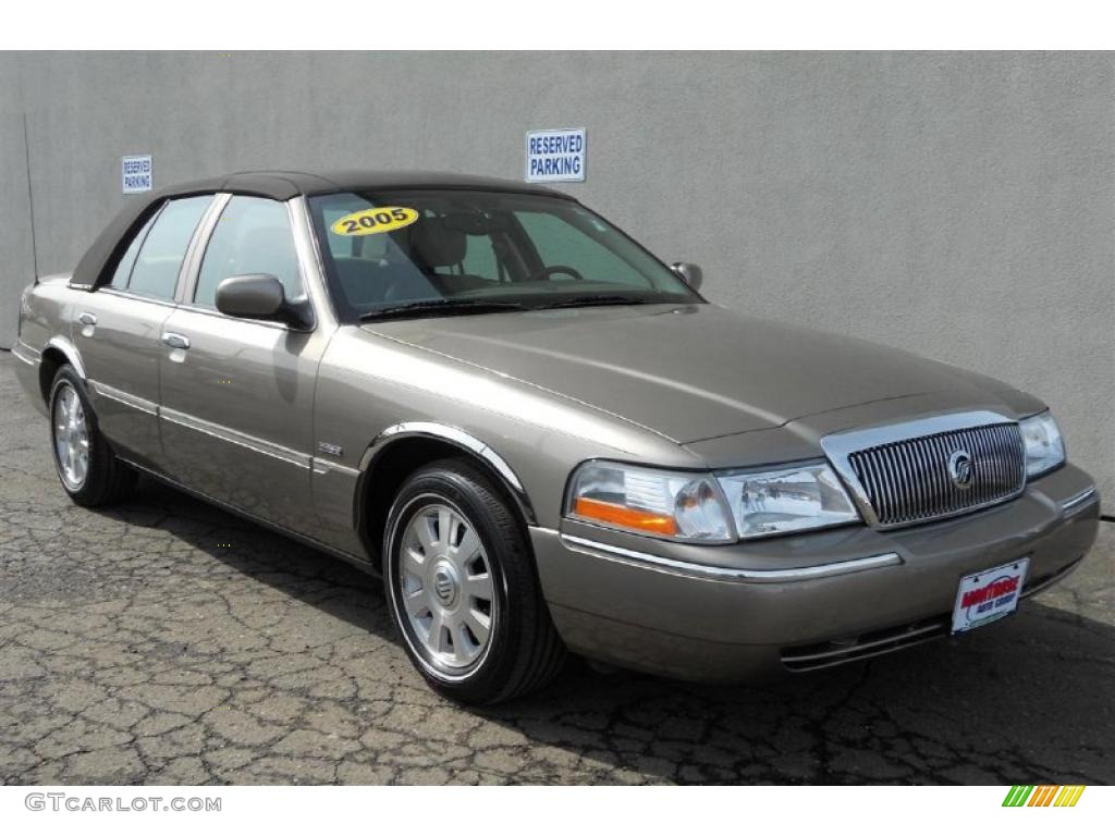 2005 Grand Marquis LS - Arizona Beige Metallic / Medium Parchment photo #2