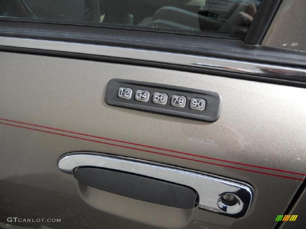 2005 Grand Marquis LS - Arizona Beige Metallic / Medium Parchment photo #26