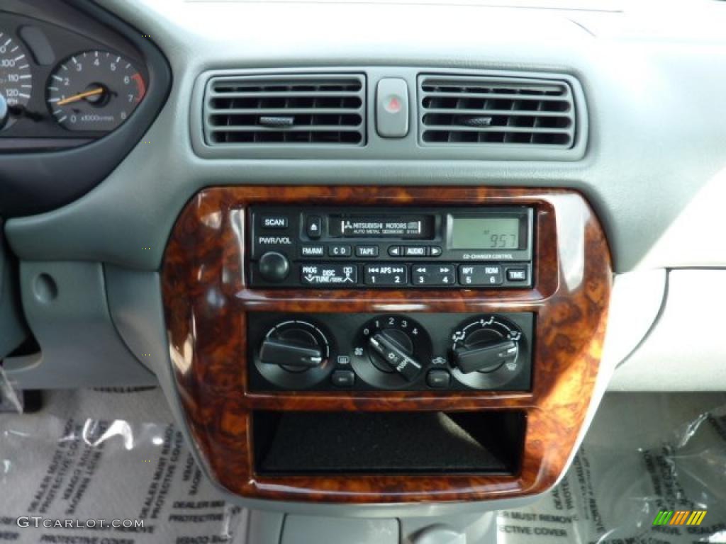 1999 Mitsubishi Galant ES Controls Photos