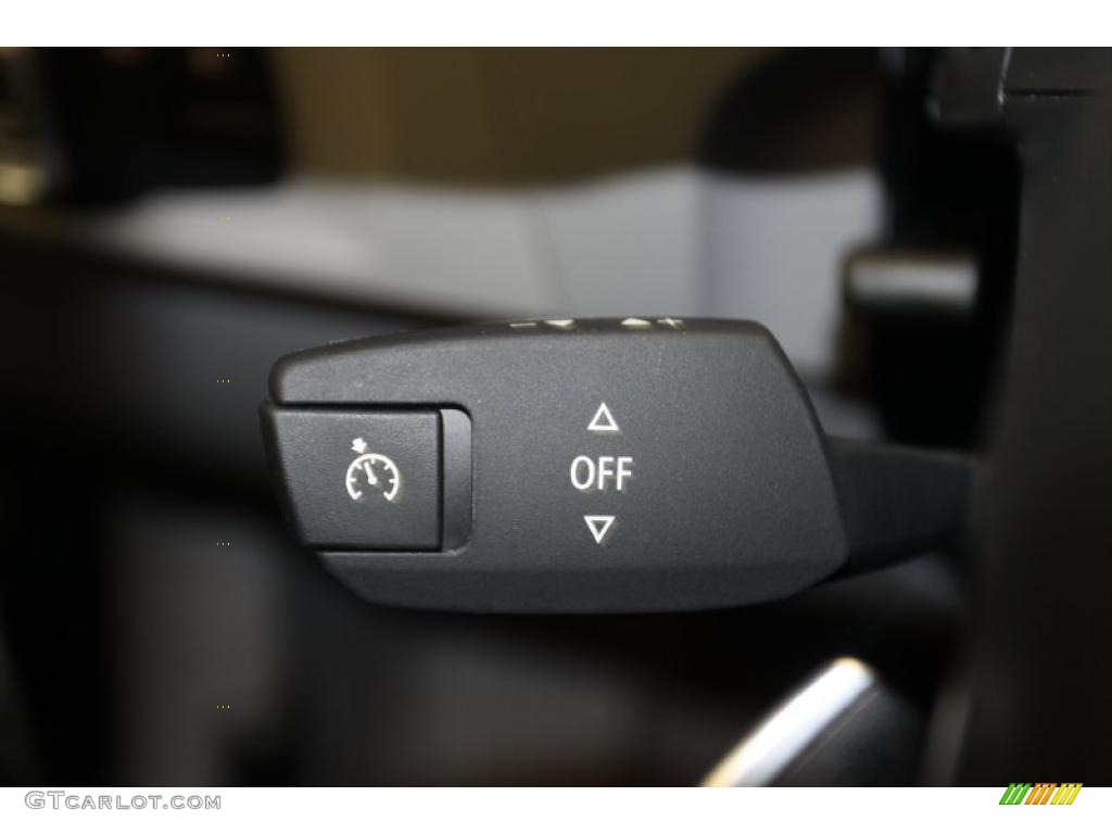 2011 BMW 3 Series 335i Sedan Controls Photo #46666337