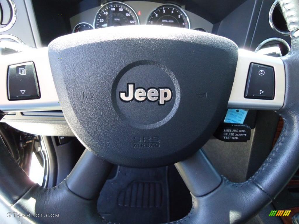2010 Jeep Commander Limited Controls Photo #46667420