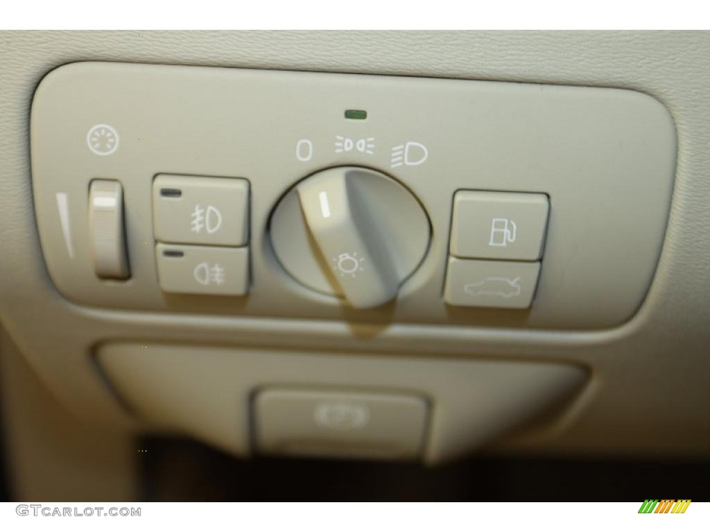 2007 Volvo S80 V8 AWD Controls Photo #46667660