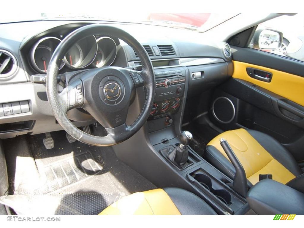 Black/Yellow Interior 2004 Mazda MAZDA3 s Hatchback Photo #46668914