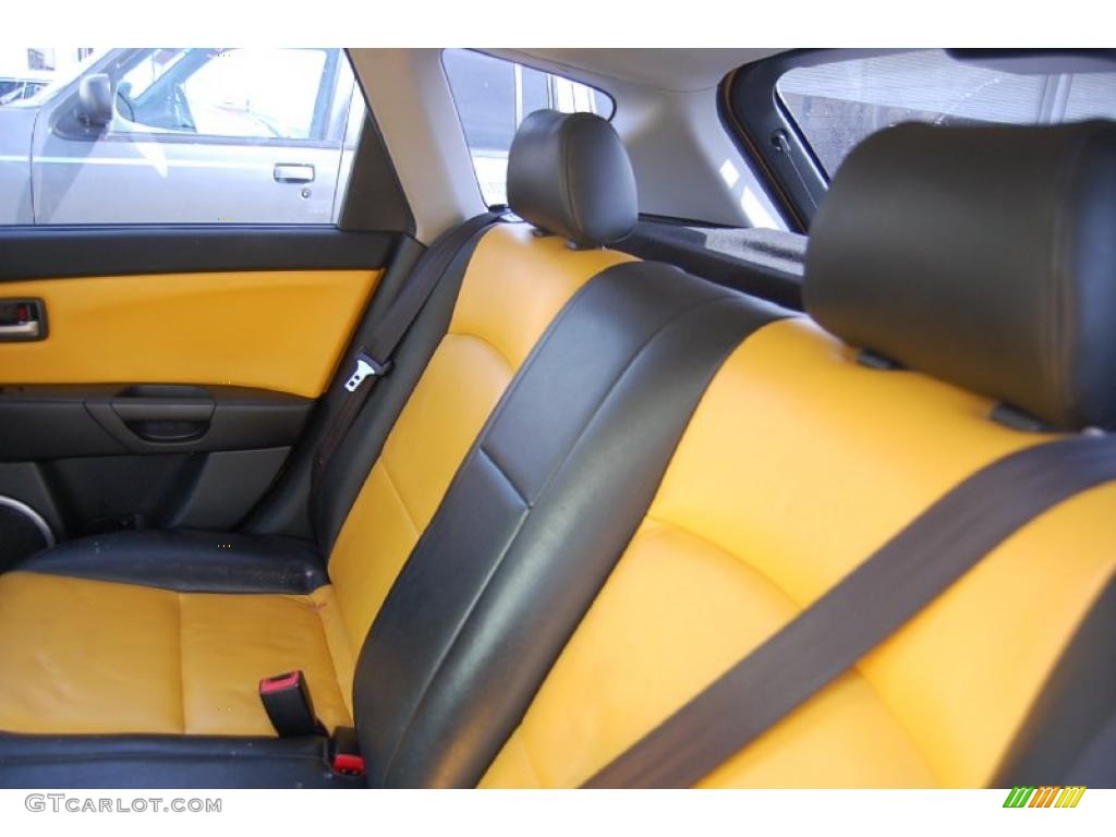 Black/Yellow Interior 2004 Mazda MAZDA3 s Hatchback Photo #46668947