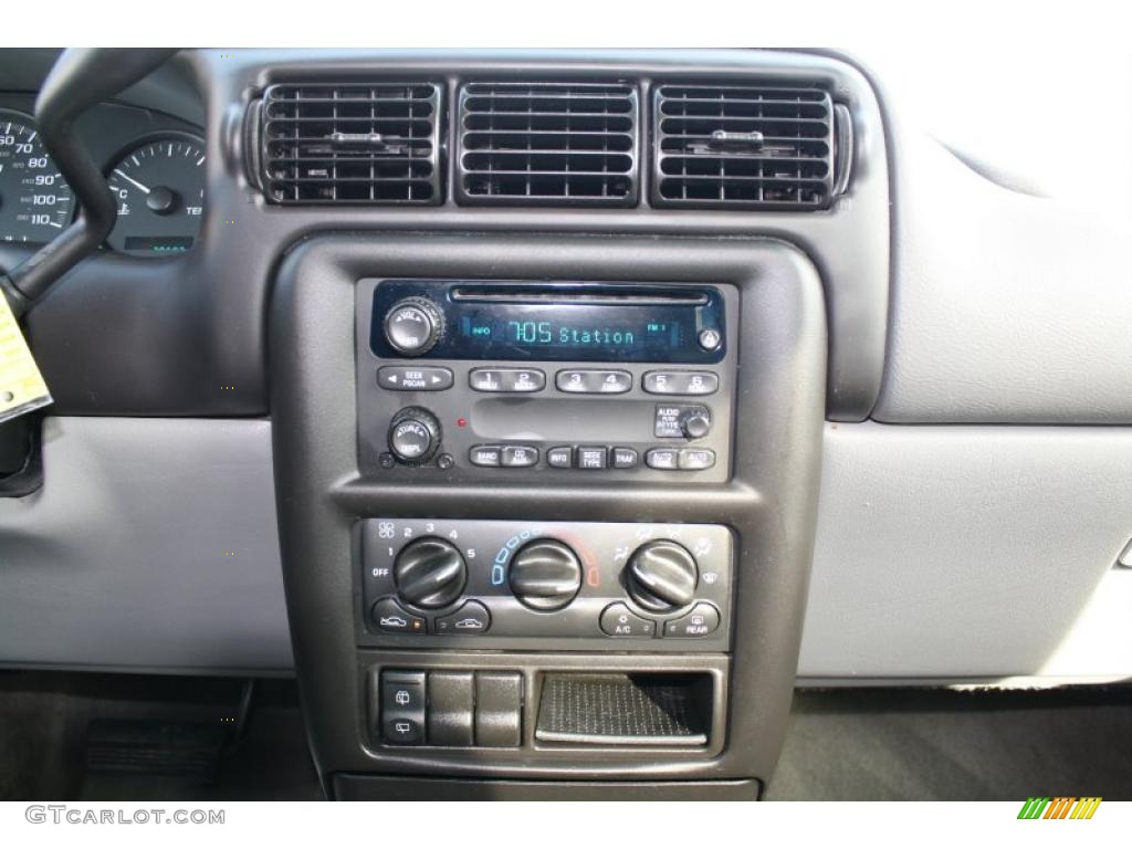 2004 Chevrolet Venture Plus Controls Photos