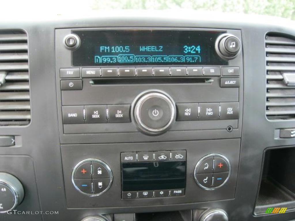 2007 GMC Sierra 1500 SLE Crew Cab 4x4 Controls Photo #46671431