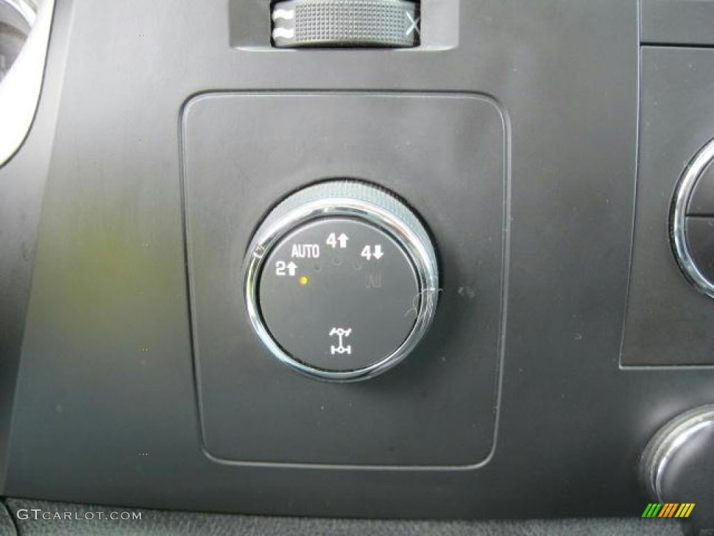 2007 GMC Sierra 1500 SLE Crew Cab 4x4 Controls Photo #46671458