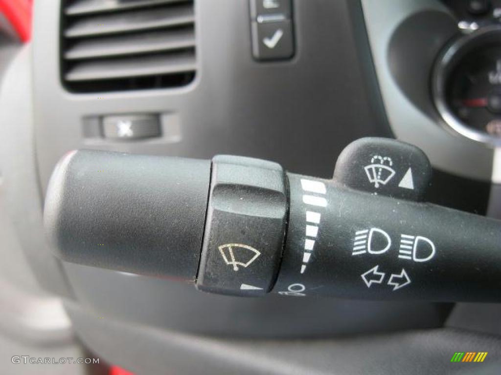2007 GMC Sierra 1500 SLE Crew Cab 4x4 Controls Photo #46671518