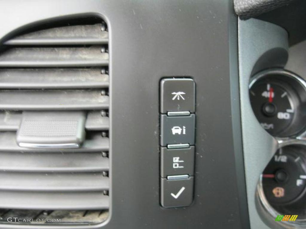2007 GMC Sierra 1500 SLE Crew Cab 4x4 Controls Photo #46671533