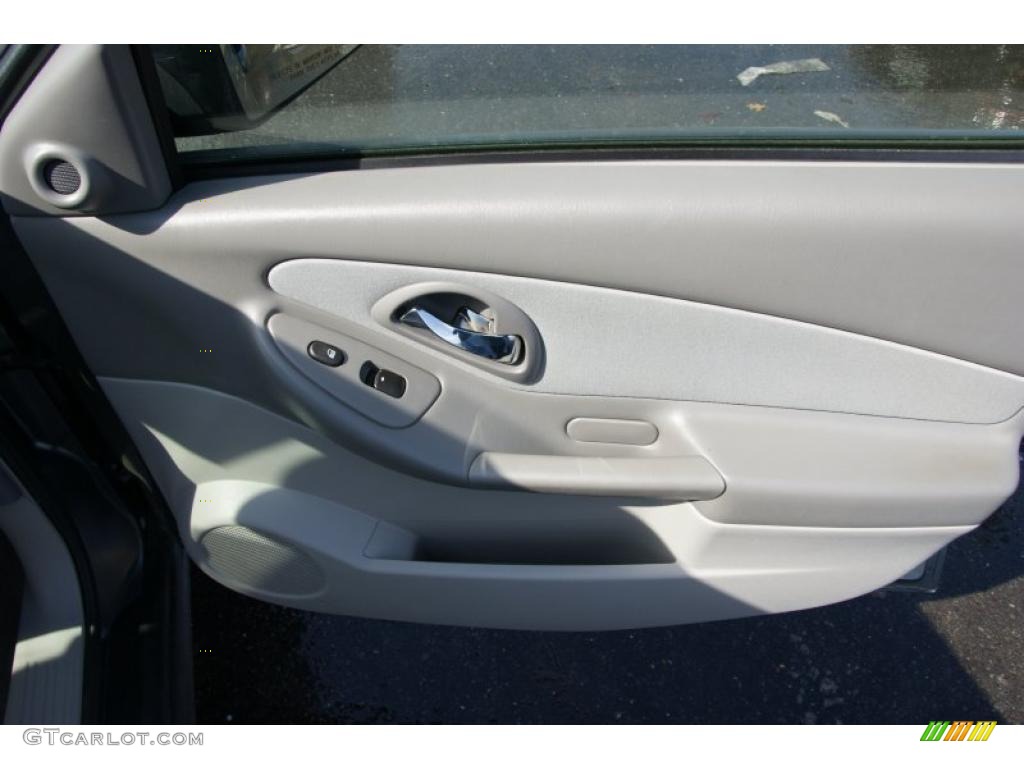 2005 Malibu Maxx LS Wagon - Medium Gray Metallic / Gray photo #17