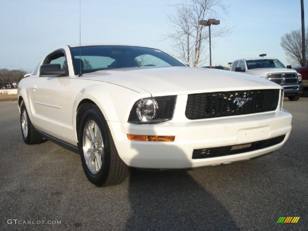 2006 Mustang V6 Premium Coupe - Performance White / Dark Charcoal photo #1