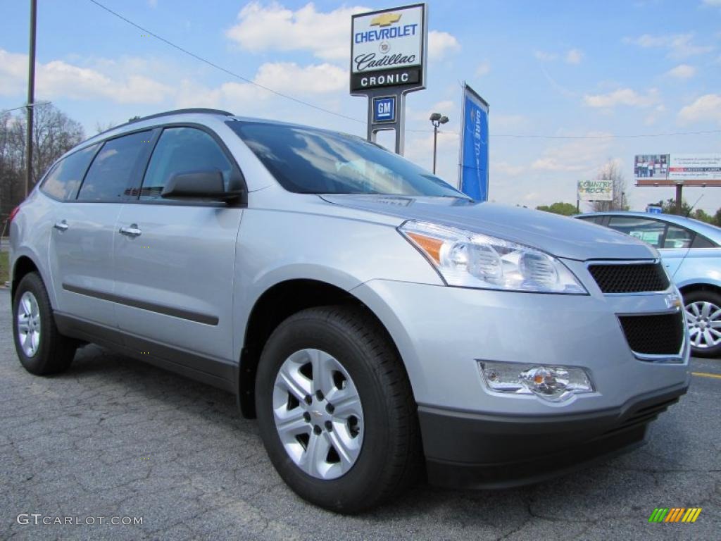 2011 Traverse LS AWD - Silver Ice Metallic / Dark Gray/Light Gray photo #1