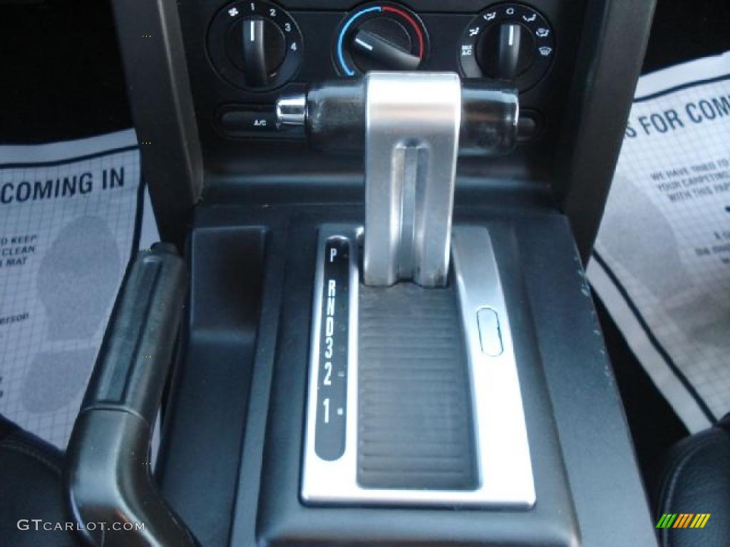 2006 Mustang V6 Premium Coupe - Performance White / Dark Charcoal photo #23