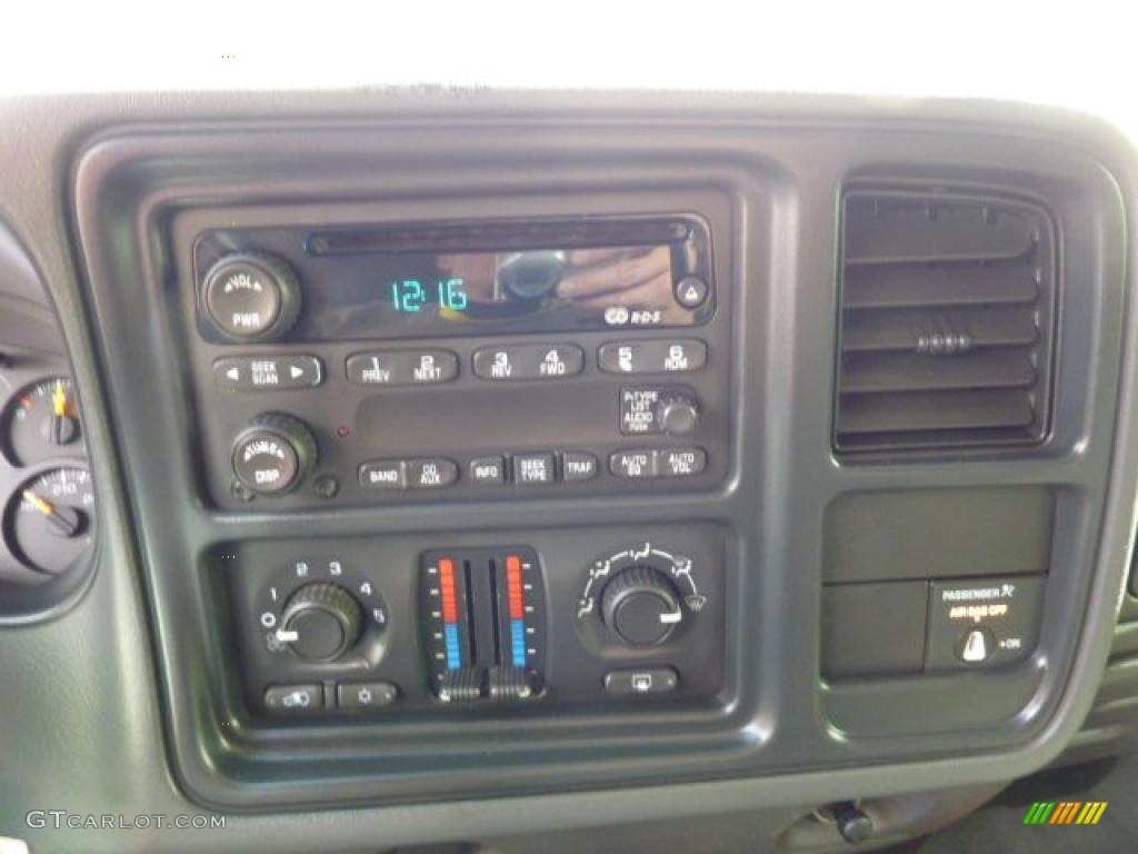 2003 Chevrolet Silverado 2500HD LS Extended Cab 4x4 Controls Photo #46686581