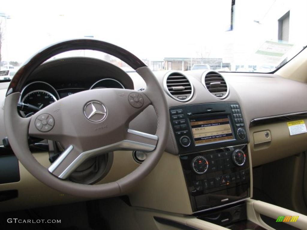 Cashmere Interior 2011 Mercedes-Benz GL 550 4Matic Photo #46689158