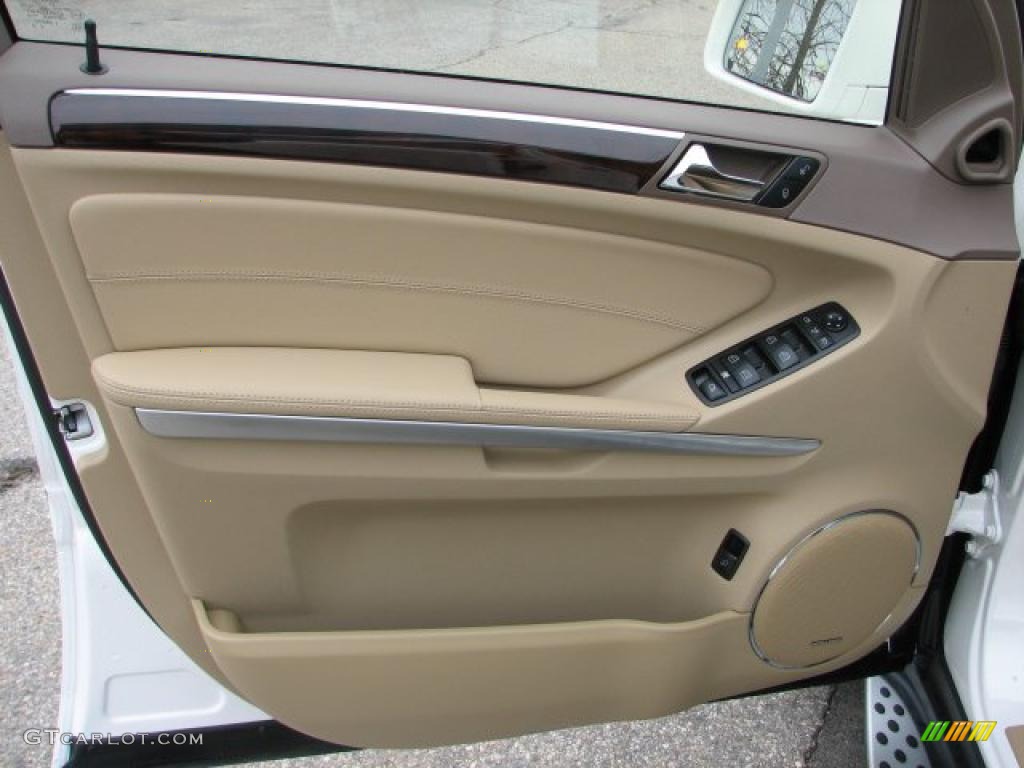 2011 Mercedes-Benz GL 550 4Matic Cashmere Door Panel Photo #46689173
