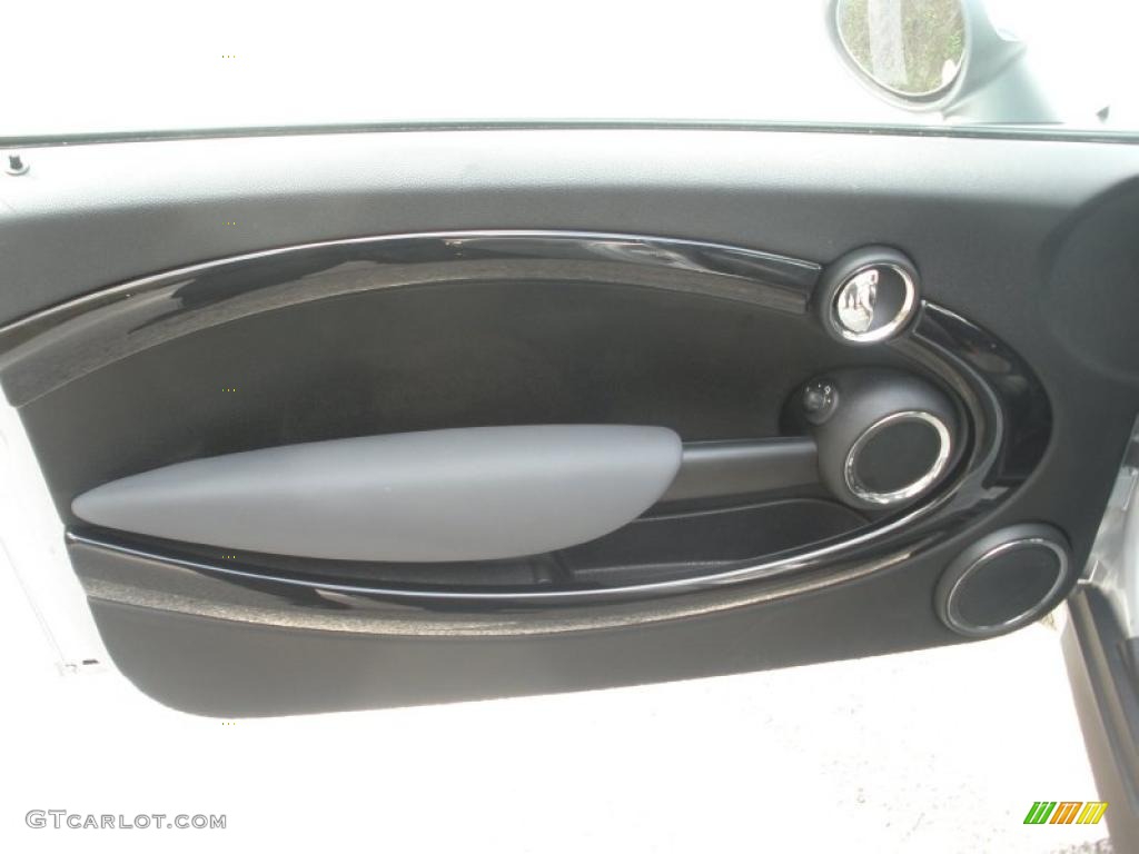 2009 Mini Cooper S Clubman Black/Grey Door Panel Photo #46689512