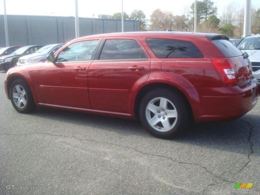 2005 Magnum SXT - Inferno Red Crystal Pearl / Dark Slate Gray/Light Graystone photo #3