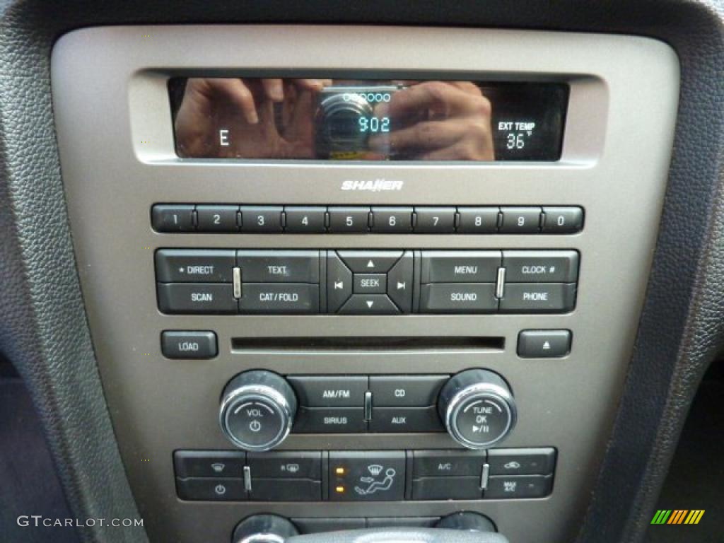 2010 Mustang V6 Premium Convertible - Grabber Blue / Charcoal Black photo #13