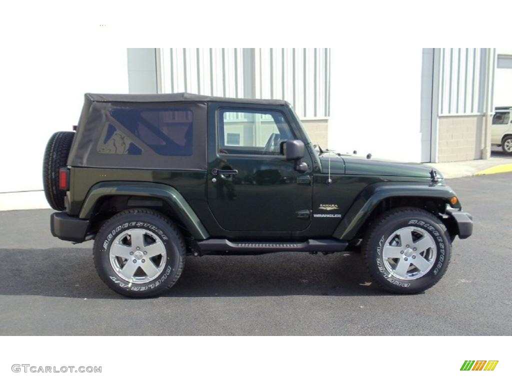 2011 Wrangler Sahara 4x4 - Natural Green Pearl / Black/Dark Saddle photo #7