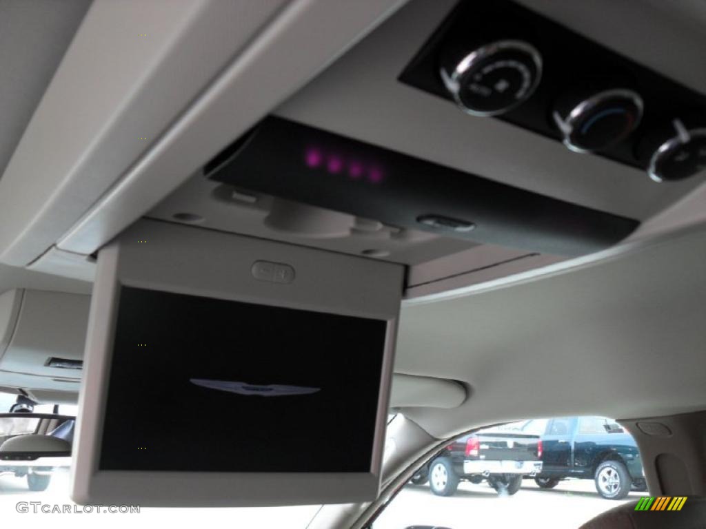 Dark Frost Beige/Medium Frost Beige Interior 2011 Chrysler Town & Country Touring - L Photo #46696508