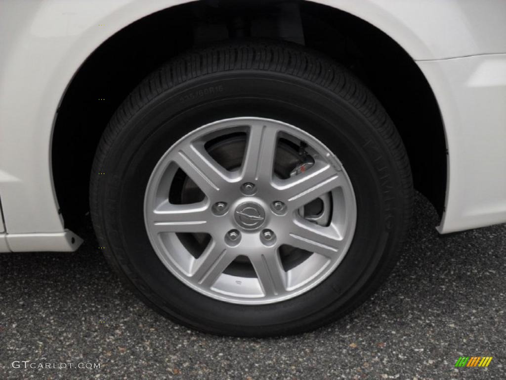 2011 Chrysler Town & Country Touring Wheel Photos