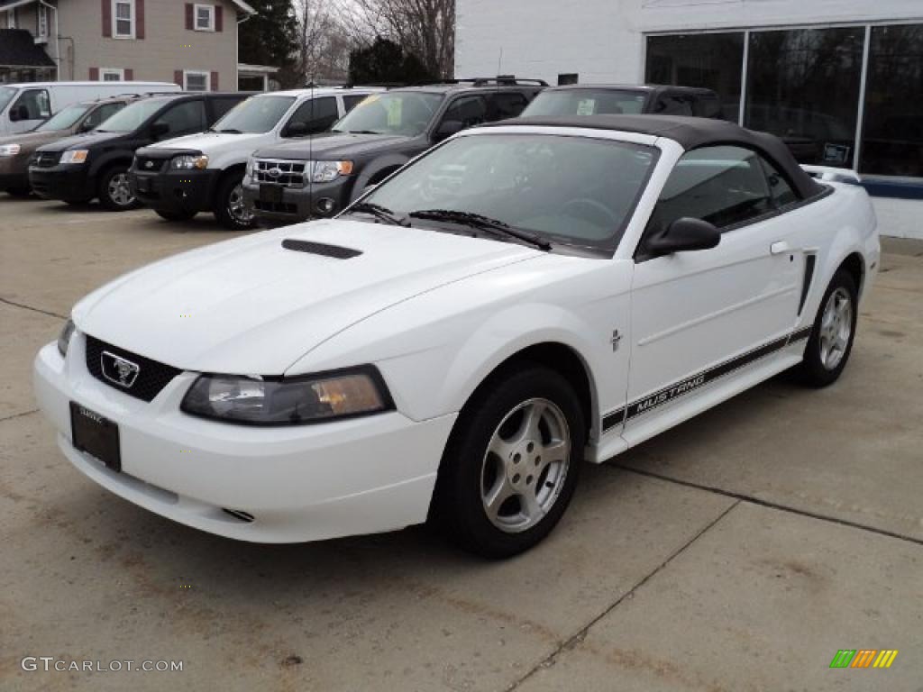 2002 Mustang V6 Convertible - Oxford White / Dark Charcoal photo #1