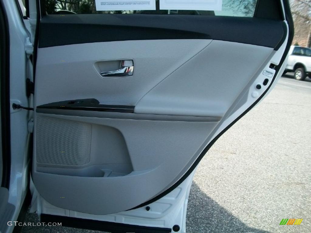 2010 Toyota Venza I4 Ivory Door Panel Photo #46700643