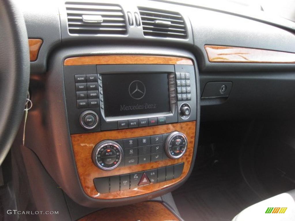 2008 Mercedes-Benz R 350 Controls Photo #46702482