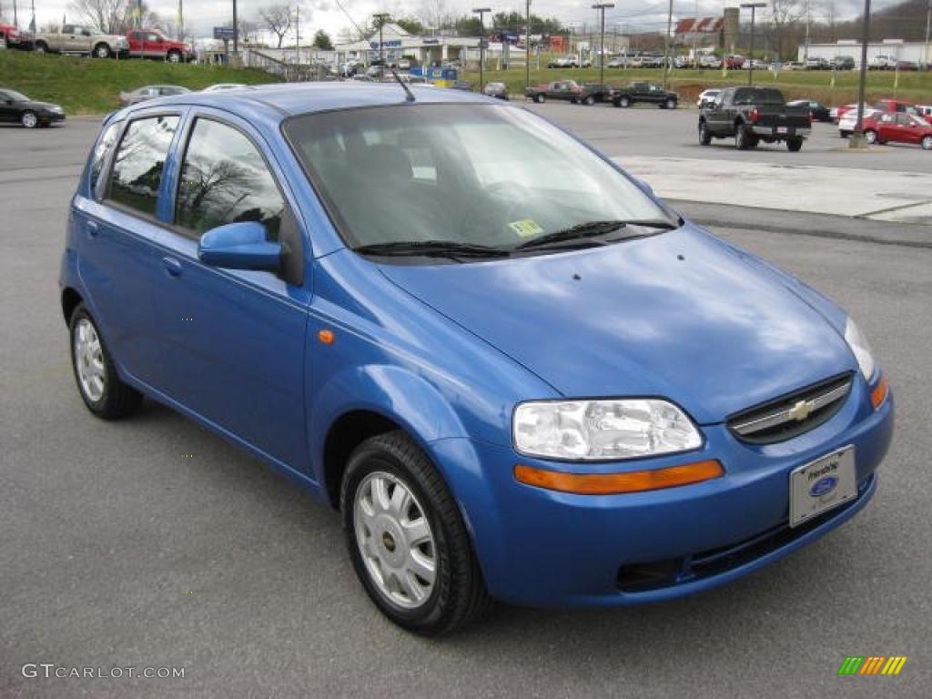2004 Aveo LS Hatchback - Bright Blue Metallic / Gray photo #4