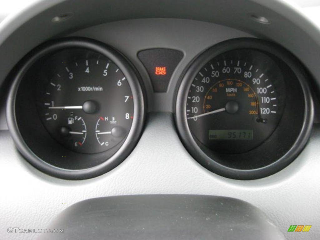 2004 Chevrolet Aveo LS Hatchback Gauges Photo #46703091